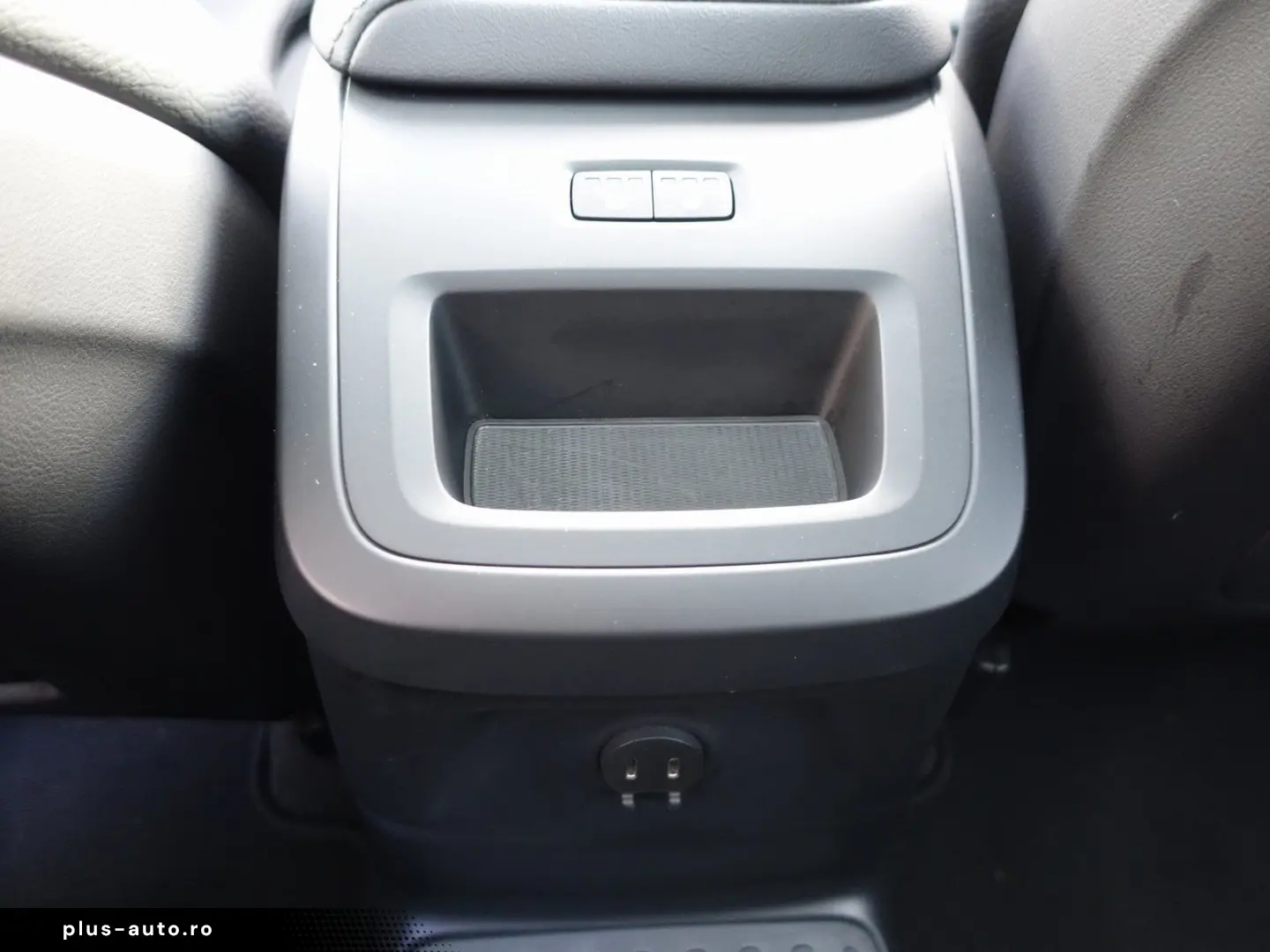 VOLVO XC60 Plus Dark T6 AWD Plug-in  360  H&K Pano