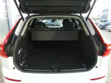 VOLVO XC60 Plus Dark T6 AWD Plug-in  360  H&K Pano