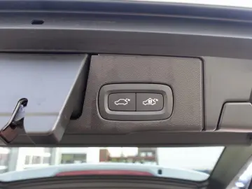 VOLVO XC60 Plus Dark T6 AWD Plug-in  360  H&K Pano