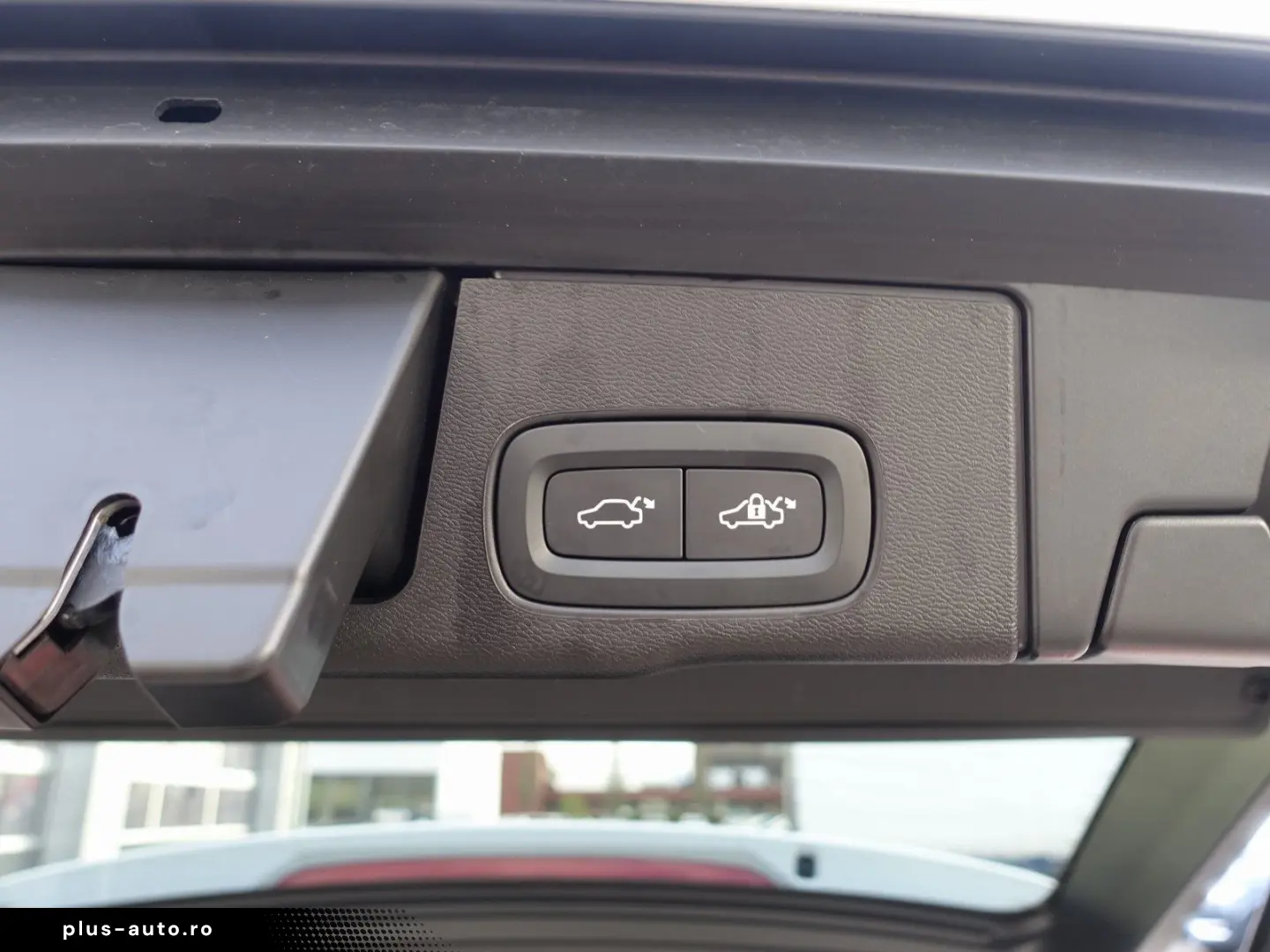 VOLVO XC60 Plus Dark T6 AWD Plug-in  360  H&K Pano