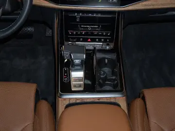 AUDI Q7 55 TFSI S line quattro S tronic (Pano AHK Luf