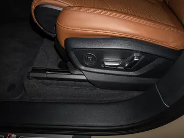 AUDI Q7 55 TFSI S line quattro S tronic (Pano AHK Luf