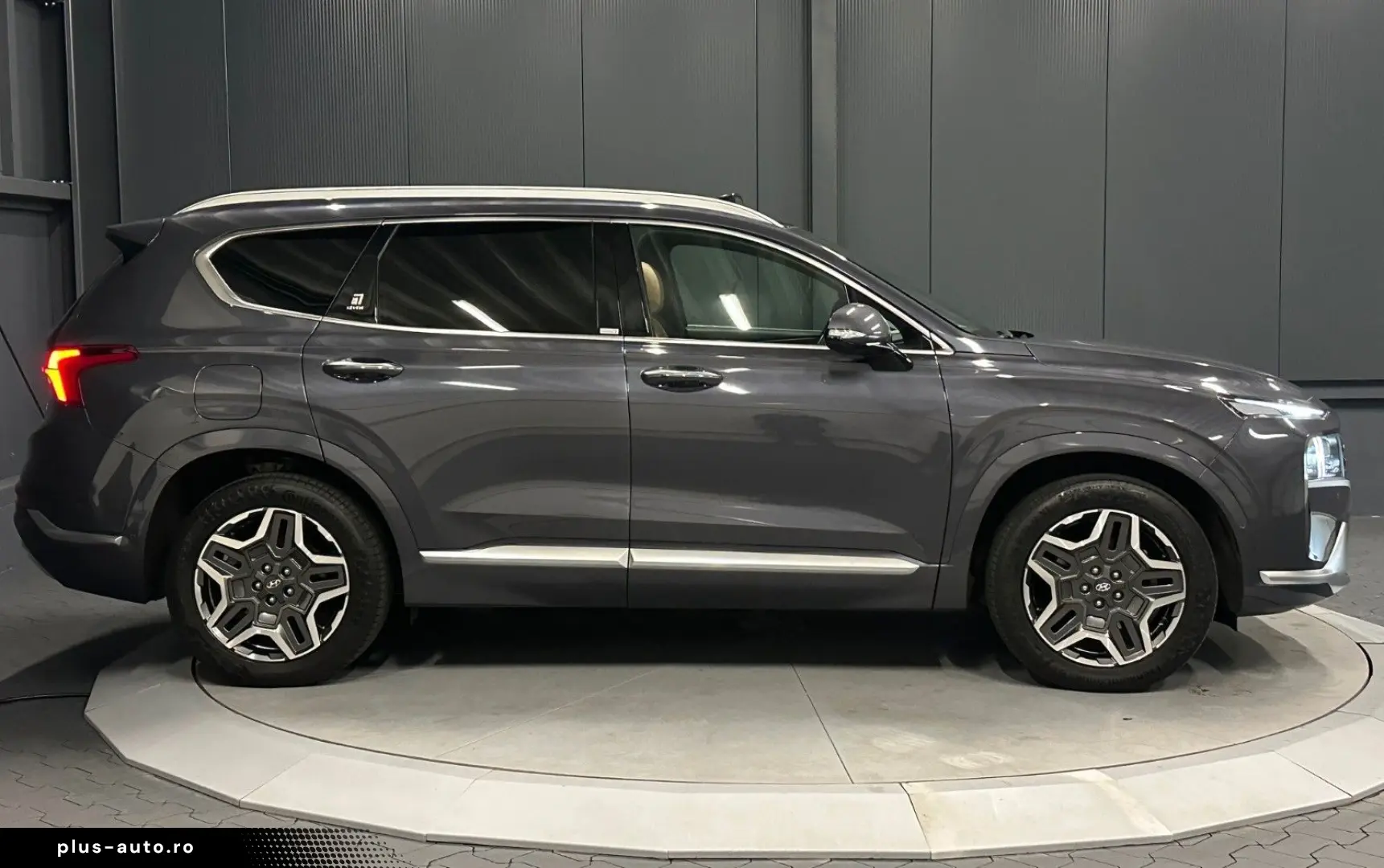 HYUNDAI Santa Fe Signature Plug-In Hybrid