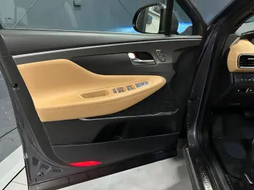 HYUNDAI Santa Fe Signature Plug-In Hybrid