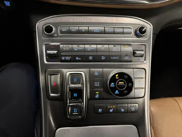 HYUNDAI Santa Fe Signature Plug-In Hybrid