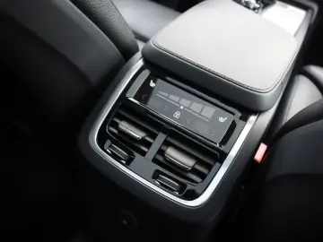 VOLVO XC90 T8 AWD Recharge Plus Bright NAVI PANO R-CAM