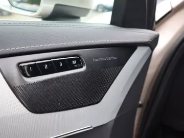 VOLVO XC90 T8 AWD Recharge Plus Bright NAVI PANO R-CAM