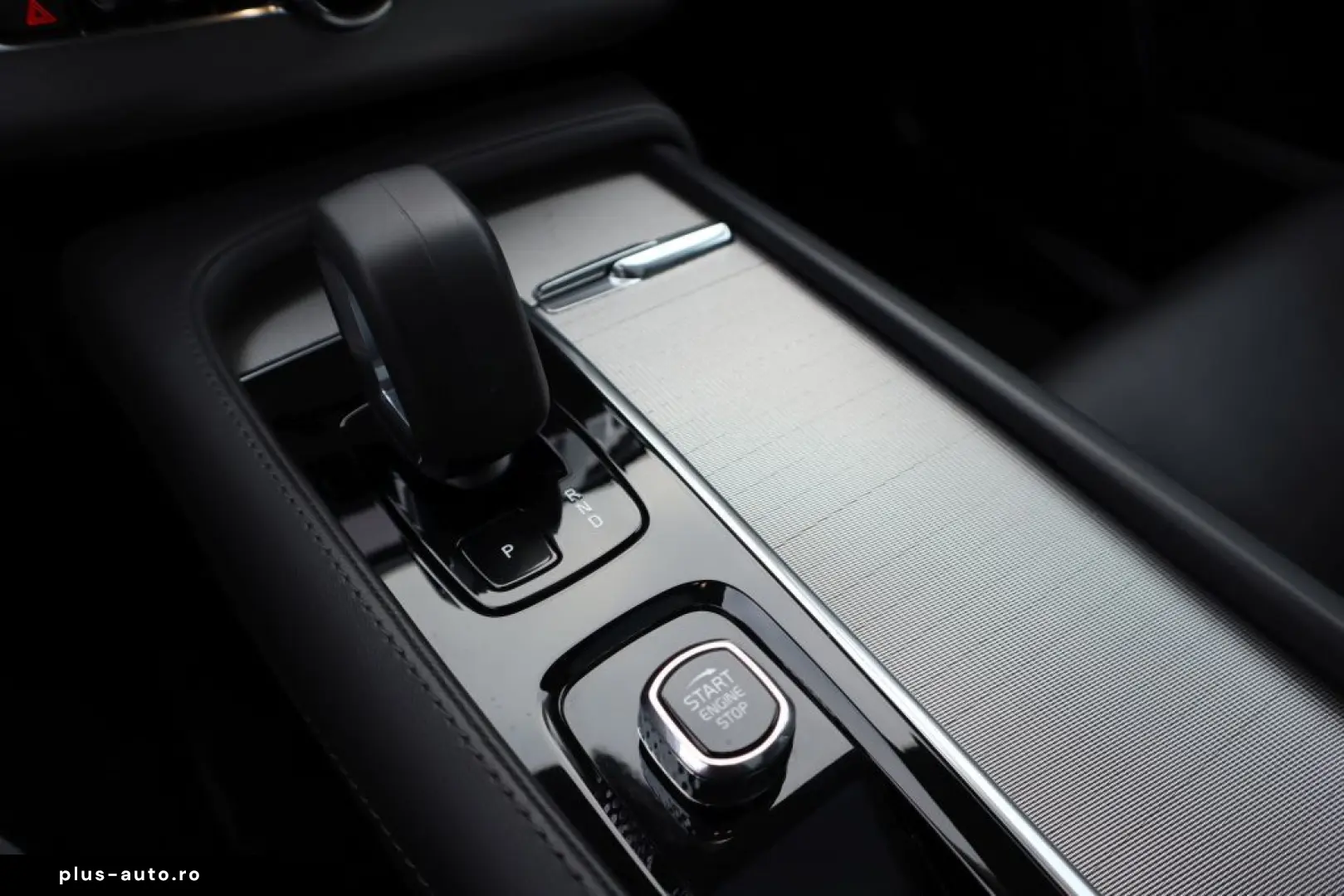 VOLVO XC90 T8 AWD Recharge Plus Bright NAVI PANO R-CAM