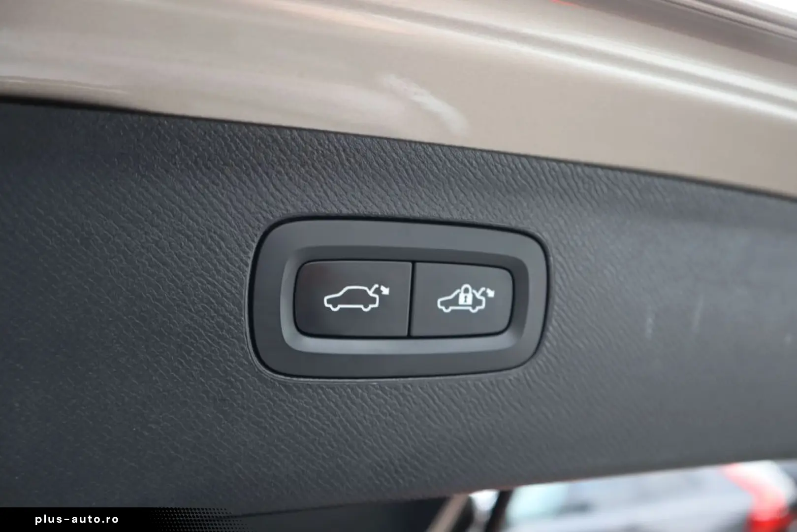 VOLVO XC90 T8 AWD Recharge Plus Bright NAVI PANO R-CAM