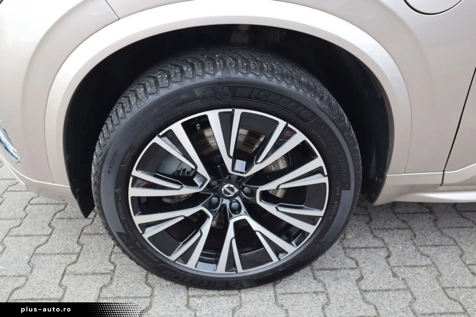 VOLVO XC90 T8 AWD Recharge Plus Bright NAVI PANO R-CAM