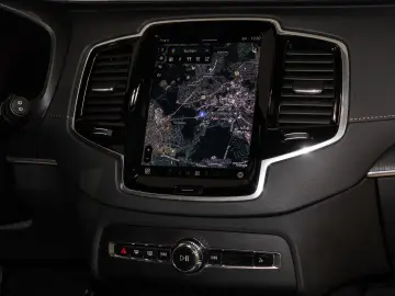 VOLVO XC90 T8 Plus Dark Recharge Plug-In Hybrid AWD