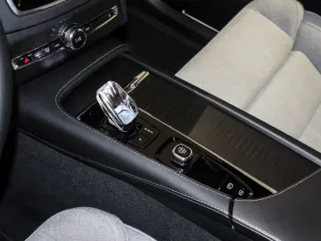 VOLVO XC90 T8 Plus Dark Recharge Plug-In Hybrid AWD