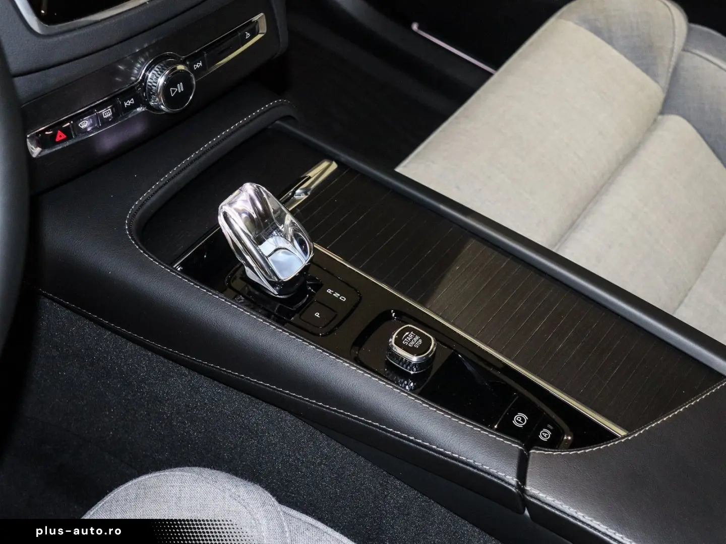 VOLVO XC90 T8 Plus Dark Recharge Plug-In Hybrid AWD