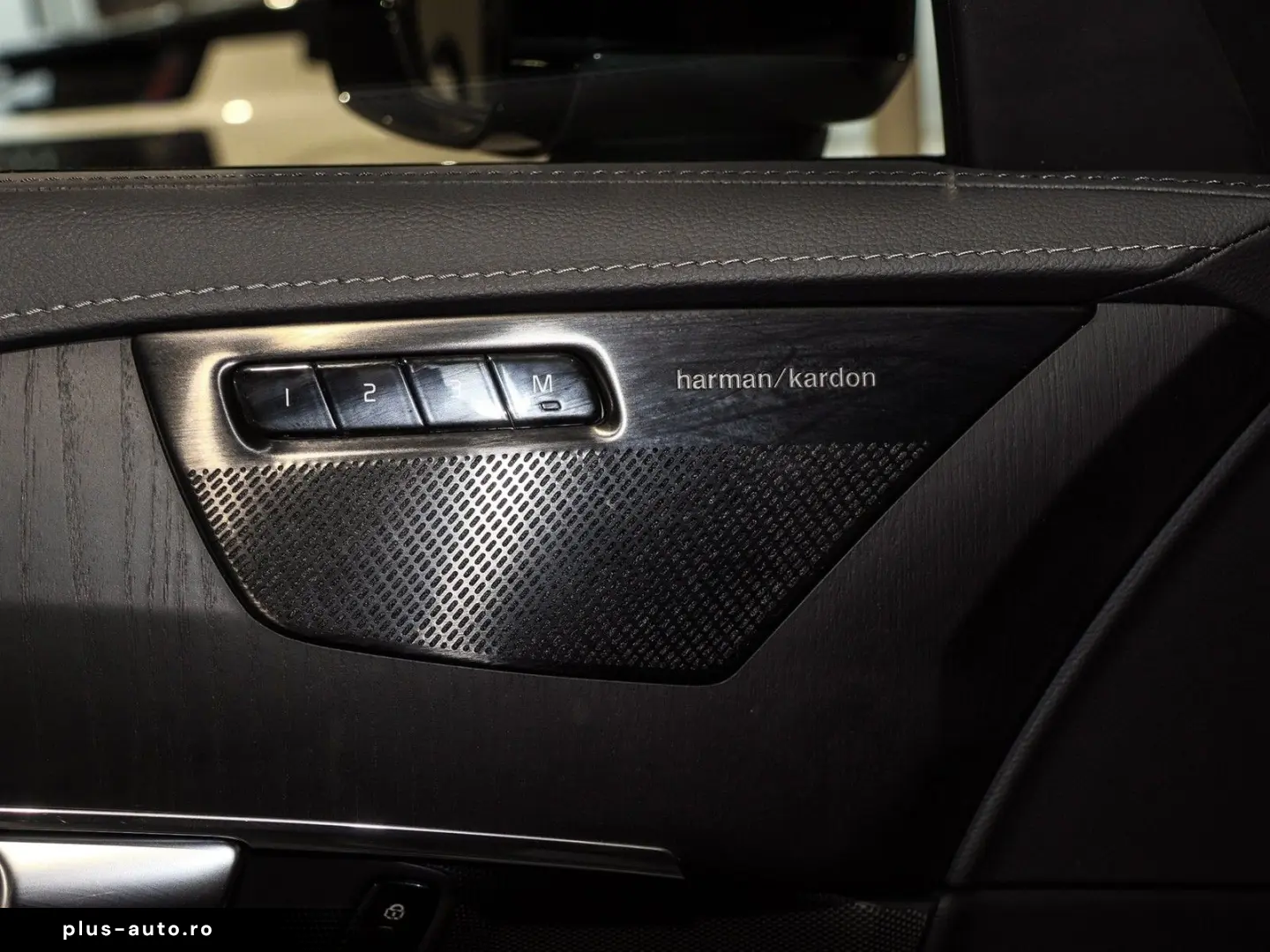 VOLVO XC90 T8 Plus Dark Recharge Plug-In Hybrid AWD