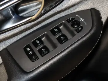 VOLVO XC90 T8 Plus Dark Recharge Plug-In Hybrid AWD