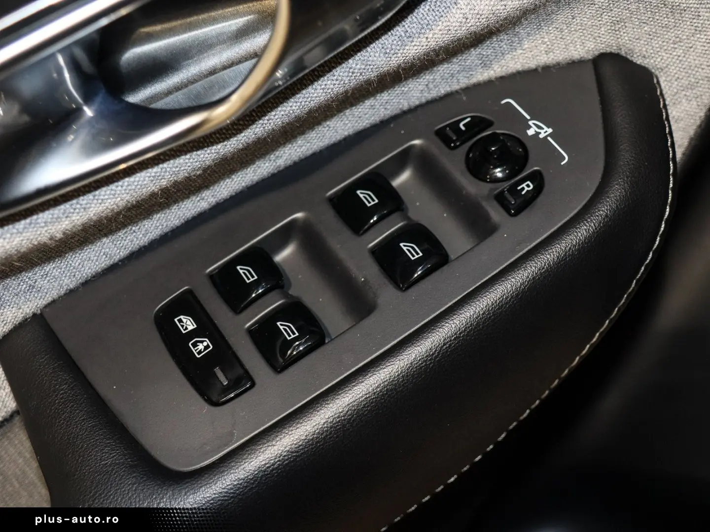 VOLVO XC90 T8 Plus Dark Recharge Plug-In Hybrid AWD