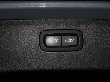 VOLVO XC90 T8 Plus Dark Recharge Plug-In Hybrid AWD