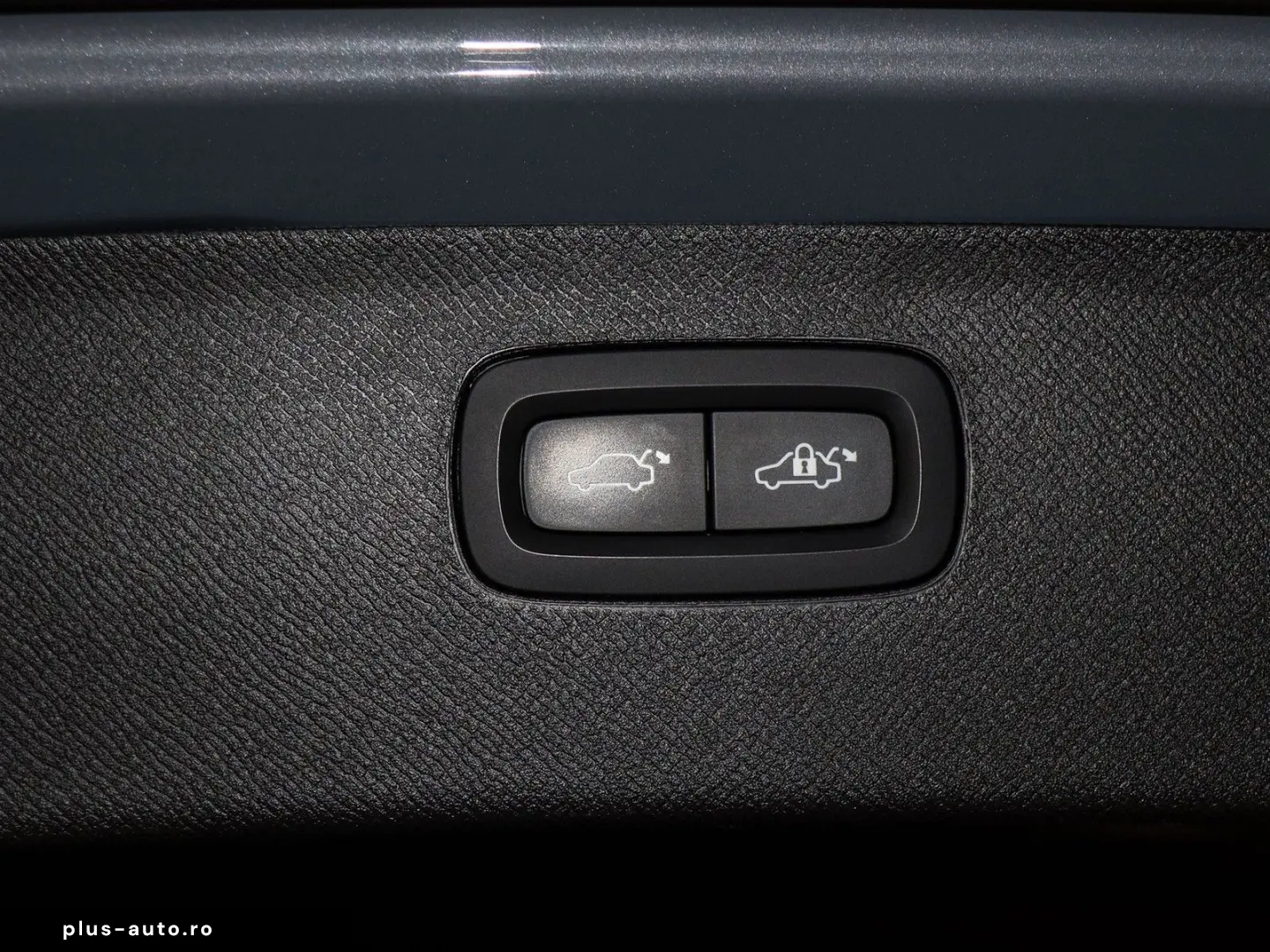 VOLVO XC90 T8 Plus Dark Recharge Plug-In Hybrid AWD