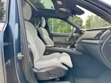 VOLVO XC90 T8 Recharge AWD PLUS DARK-7Sitzer-H K-Pano-