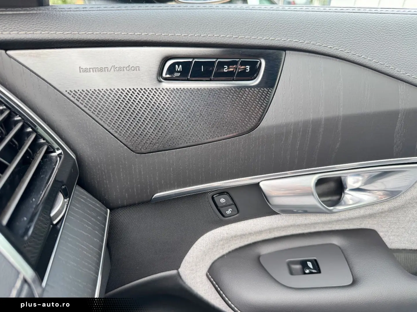 VOLVO XC90 T8 Recharge AWD PLUS DARK-7Sitzer-H K-Pano-