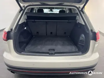 VW Touareg 3.0 TDI 4M  AHK  LUFTFEDERUNG  CAM