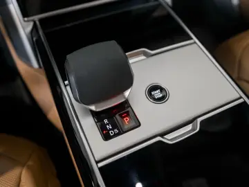 LAND ROVER Range Rover P460e SE 24MY