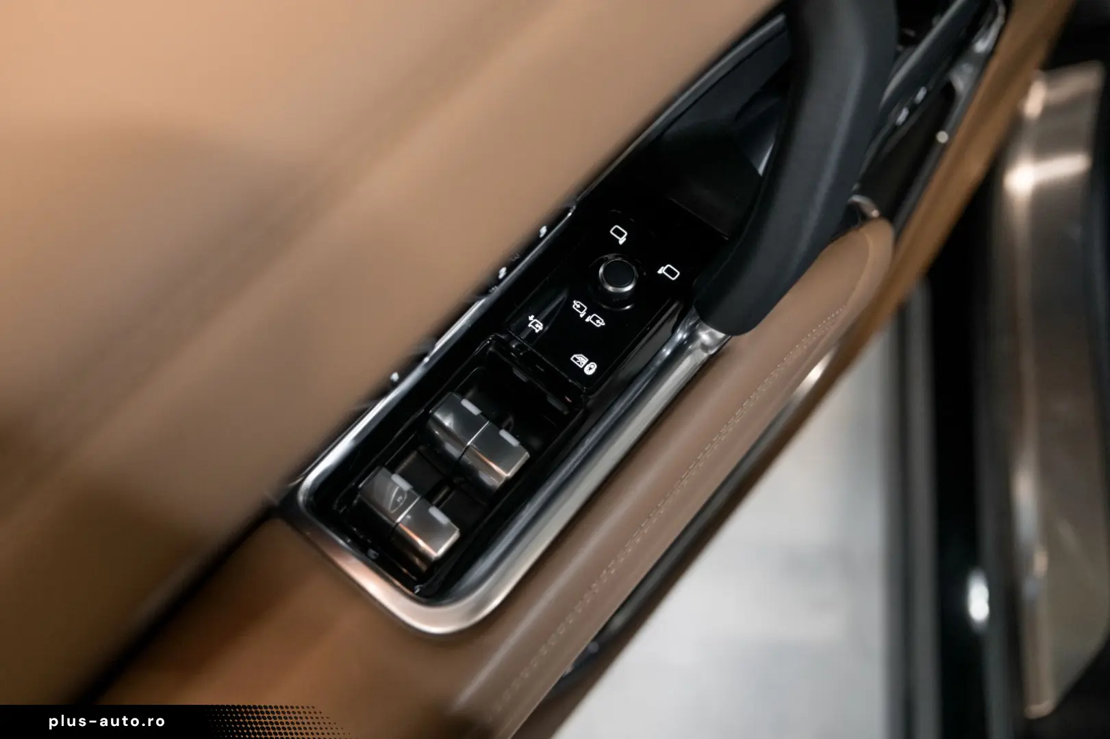 LAND ROVER Range Rover P460e SE 24MY