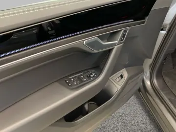 VW Touareg TDI tiptr. 4M  AHK LEDER LUFTF R-CAM NAV