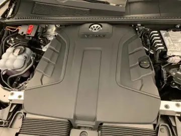 VW Touareg TDI tiptr. 4M  AHK LEDER LUFTF R-CAM NAV