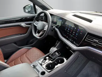 VW Touareg R-Line 3.0TDI  AHK LEDER KAMERA