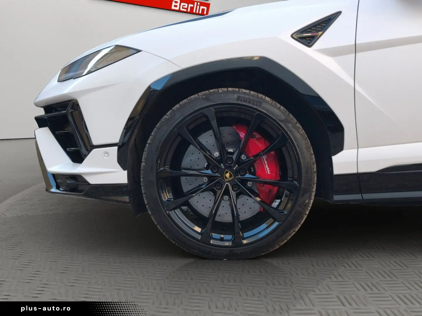 LAMBORGHINI URUS S  4.0 V8  AKRAPOVIC  PANO  MASSAGE  B&O