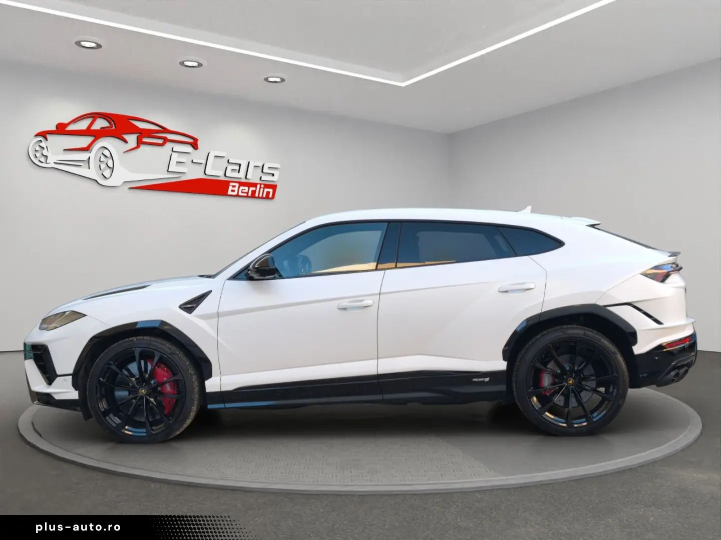 LAMBORGHINI URUS S  4.0 V8  AKRAPOVIC  PANO  MASSAGE  B&O