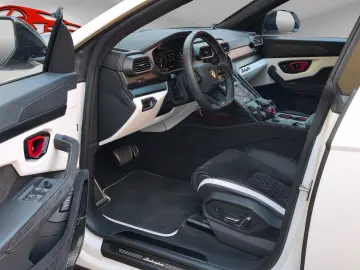 LAMBORGHINI URUS S  4.0 V8  AKRAPOVIC  PANO  MASSAGE  B&O