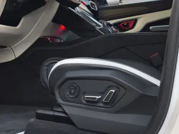 LAMBORGHINI URUS S  4.0 V8  AKRAPOVIC  PANO  MASSAGE  B&O
