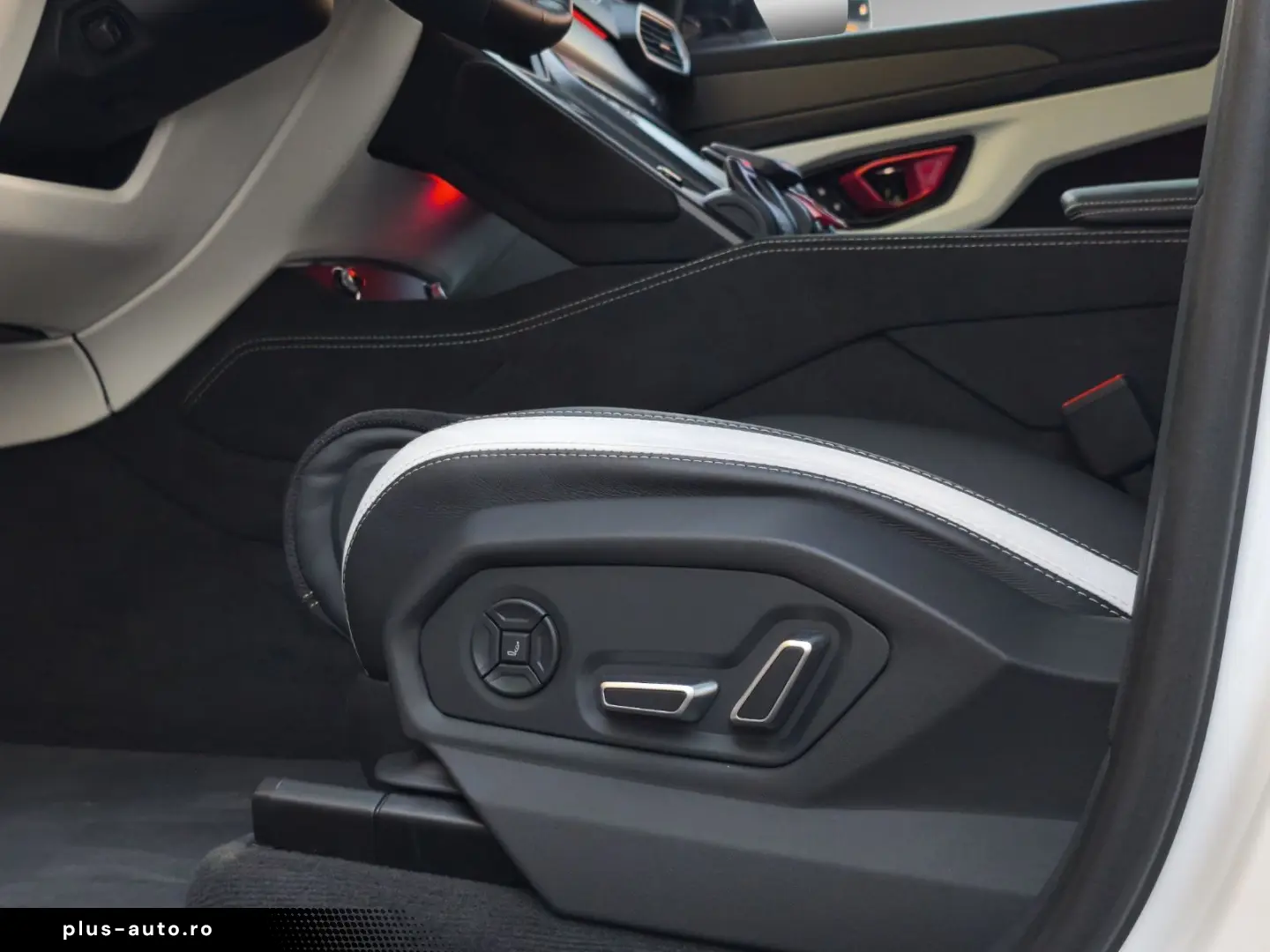 LAMBORGHINI URUS S  4.0 V8  AKRAPOVIC  PANO  MASSAGE  B&O