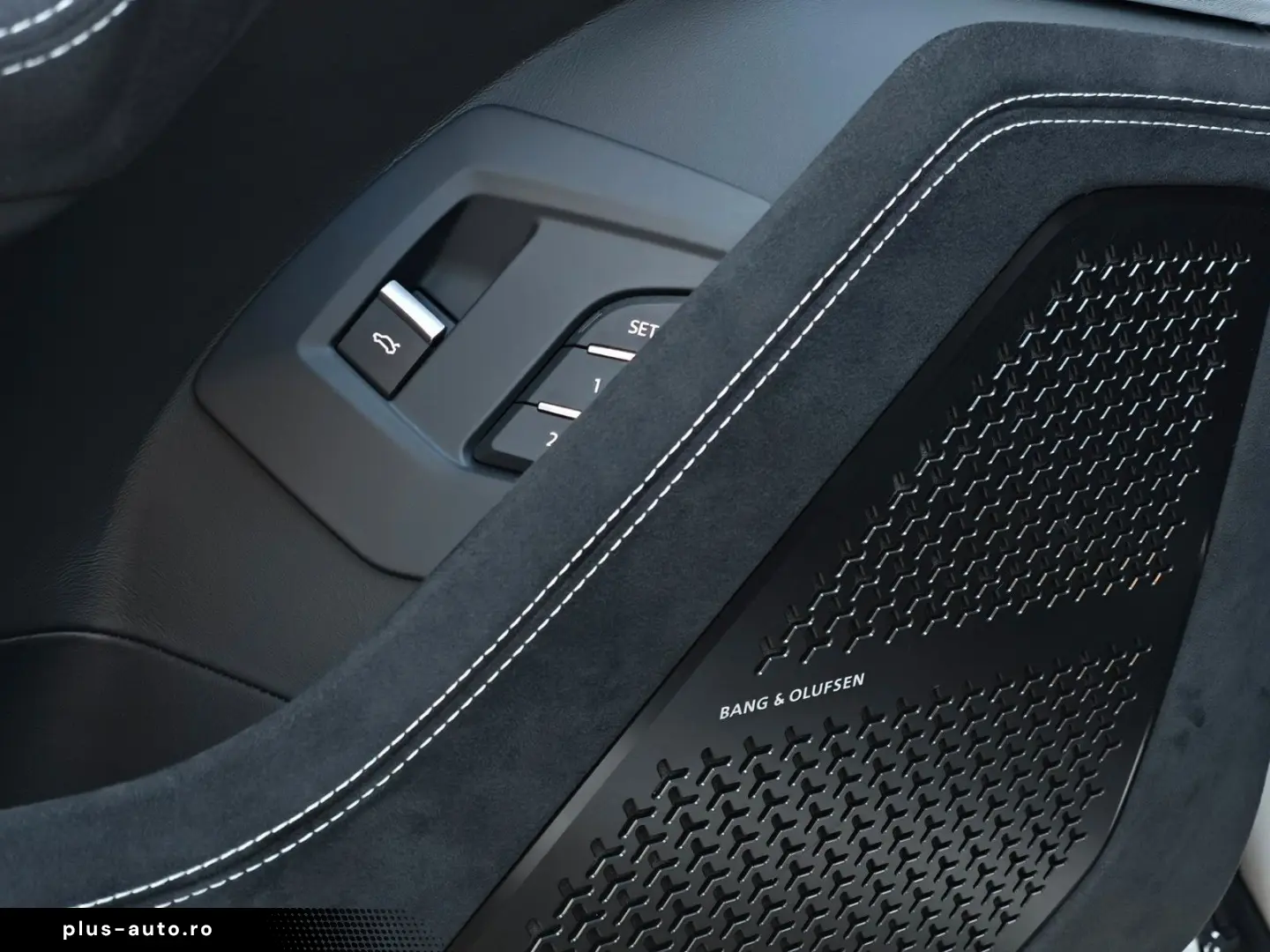 LAMBORGHINI URUS S  4.0 V8  AKRAPOVIC  PANO  MASSAGE  B&O