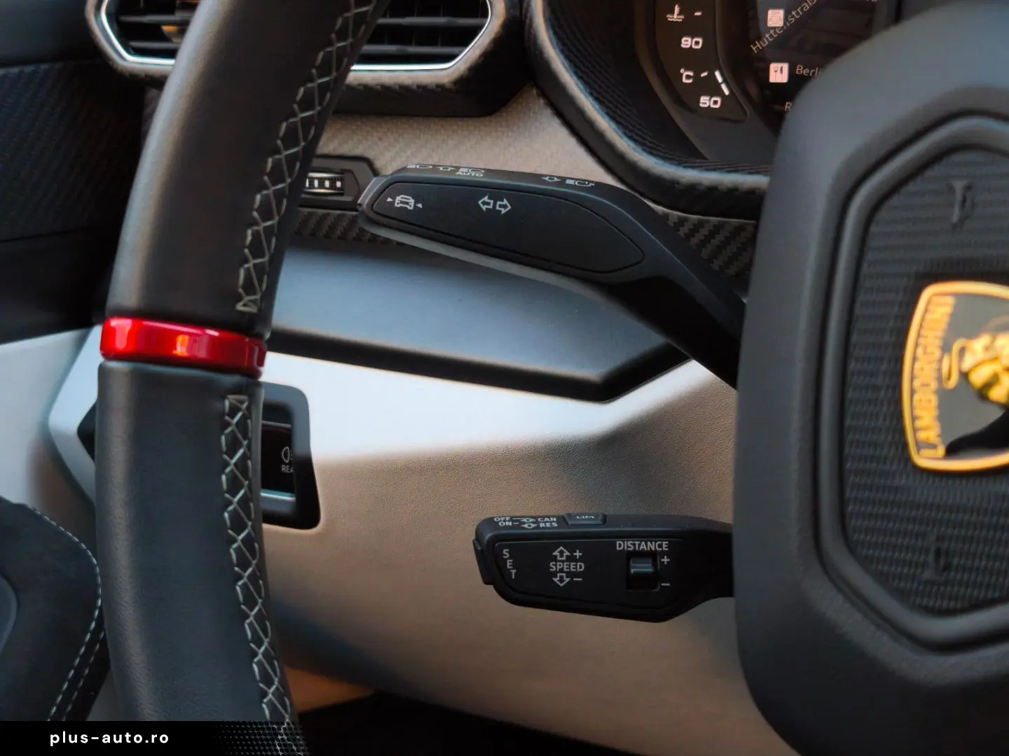 LAMBORGHINI URUS S  4.0 V8  AKRAPOVIC  PANO  MASSAGE  B&O