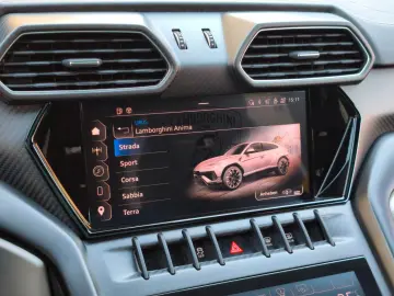 LAMBORGHINI URUS S  4.0 V8  AKRAPOVIC  PANO  MASSAGE  B&O
