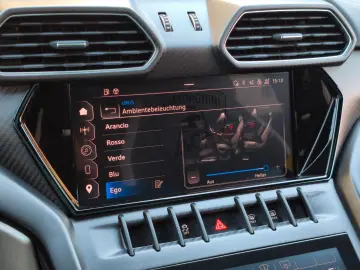 LAMBORGHINI URUS S  4.0 V8  AKRAPOVIC  PANO  MASSAGE  B&O