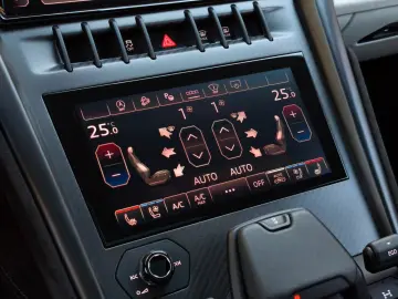 LAMBORGHINI URUS S  4.0 V8  AKRAPOVIC  PANO  MASSAGE  B&O