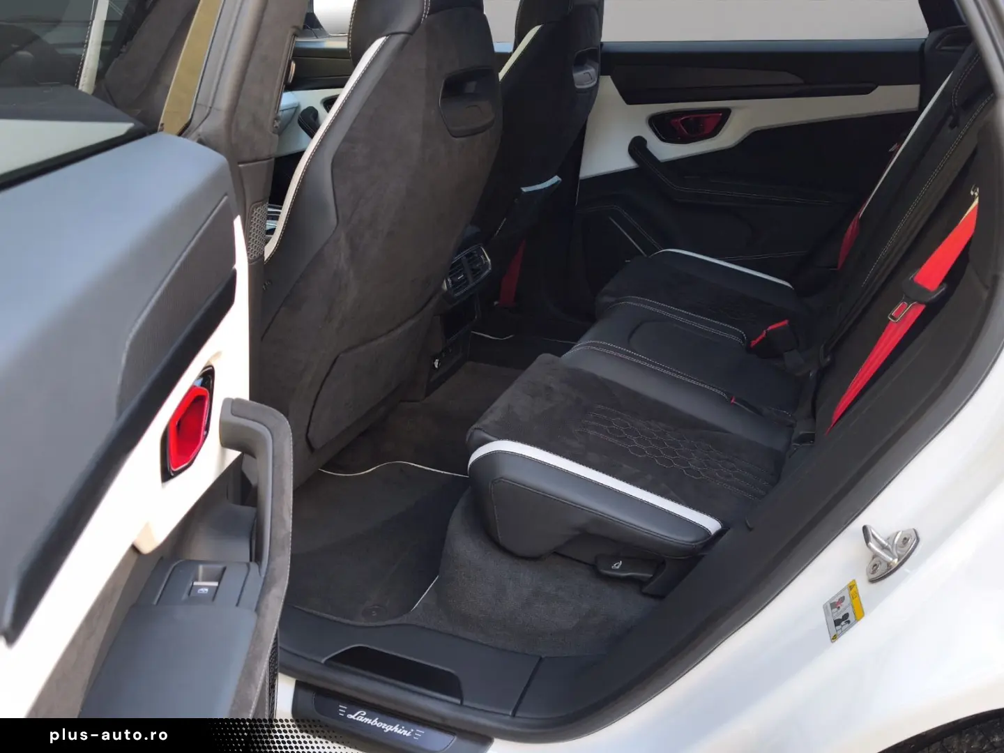 LAMBORGHINI URUS S  4.0 V8  AKRAPOVIC  PANO  MASSAGE  B&O