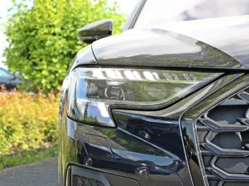 AUDI A8 Lang 55TFSI S LINE BLACK PANO HUD STHZG B&O