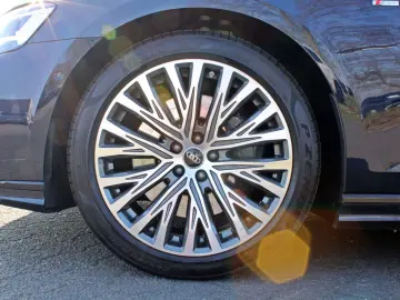 AUDI A8 Lang 55TFSI S LINE BLACK PANO HUD STHZG B&O