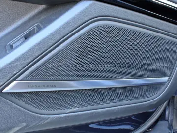 AUDI A8 Lang 55TFSI S LINE BLACK PANO HUD STHZG B&O