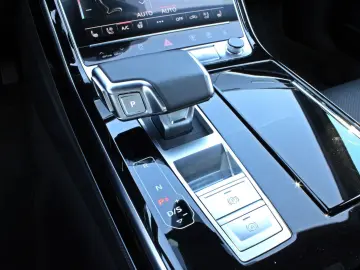 AUDI A8 Lang 55TFSI S LINE BLACK PANO HUD STHZG B&O