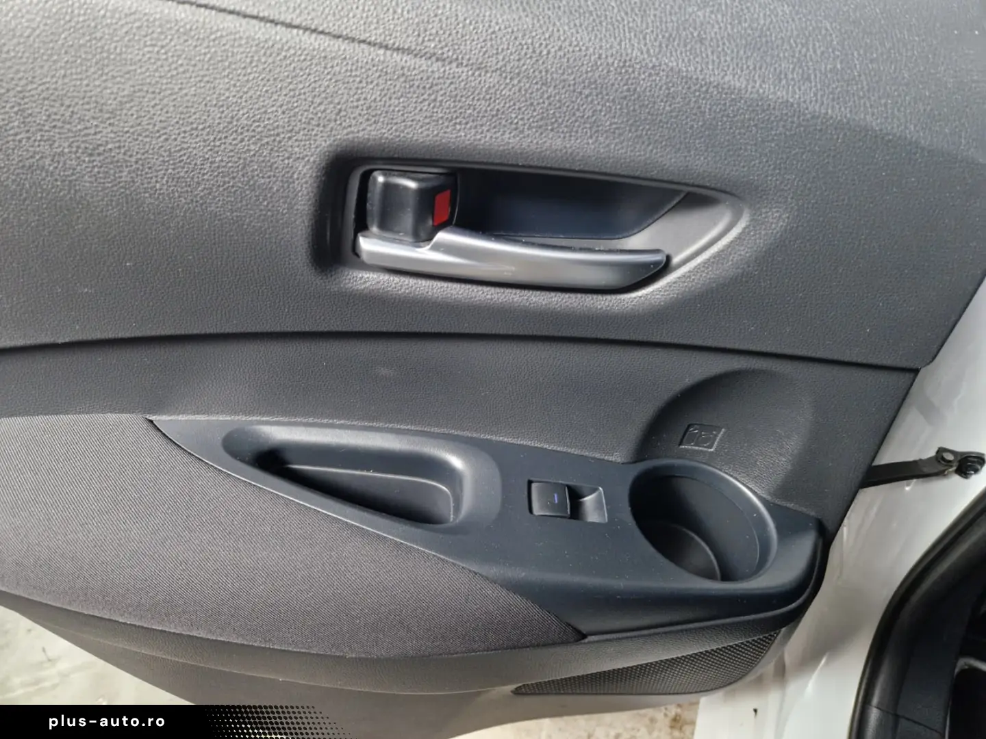 TOYOTA COROLLA DYNAMIC E-CVT 1.8i HYBRID 98CP 2020