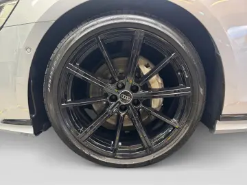 AUDI A8 50 TDI quattro S line AIR Digital Matrix Lede