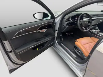 AUDI A8 50 TDI quattro S line AIR Digital Matrix Lede