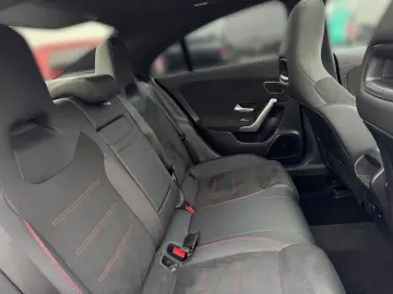 MERCEDES-BENZ CLA 200 Coupé AMG Night Pano AHK Burm DISTR 19