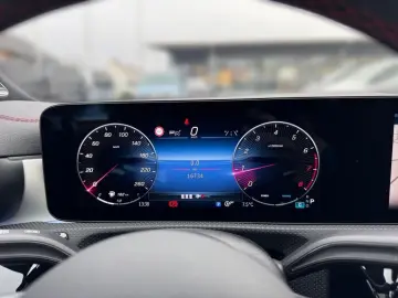 MERCEDES-BENZ CLA 200 Coupé AMG Night Pano AHK Burm DISTR 19